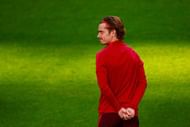 MADRID, SPAIN - MAY 01:  Antoine Griezmann of Atletico de Madrid gestures during a training session ahead of the UEFA Champions League Semifinal First leg match between Real Madrid CF and Club atletico de Madrid  at Estadio Santiago Bernabeu on May 1, 2017 in Madrid, Spain.  (Photo by Gonzalo Arroyo Moreno/Getty Images)